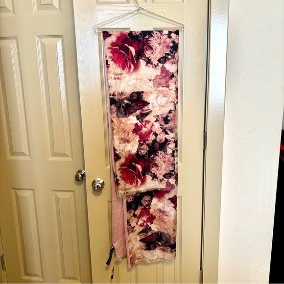 White House Black Market 6’ Silk Floral Rose Wrap Scarf Reversible NWT - Picture 3 of 11